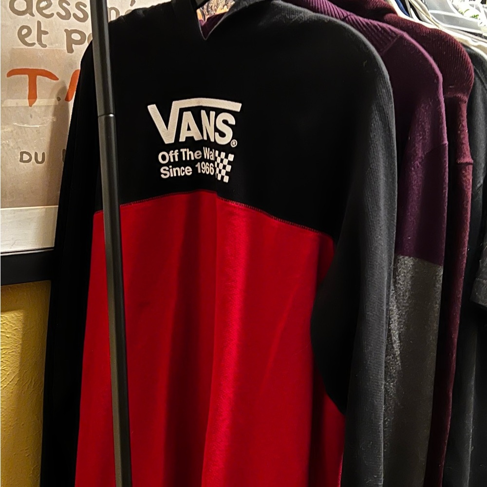 Vans “Off the Wall” Hoodie for Men in XL. Lightweight cotton Black & Red